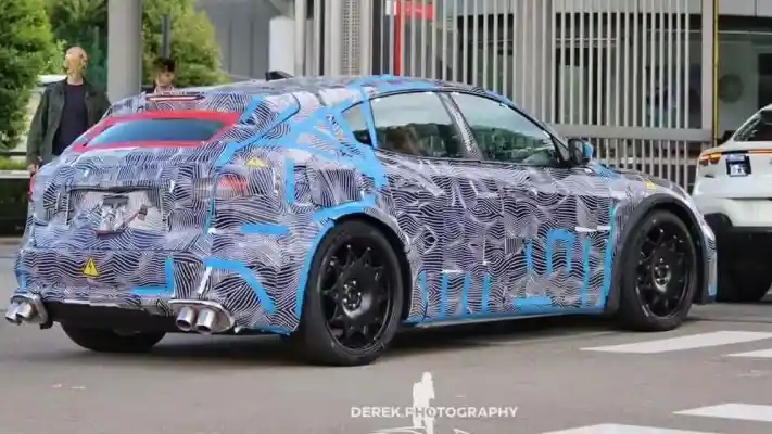 Foto - Mobil Listrik Pertama Ferrari Meluncur 2026, Harga Mulai Rp 8,7 Miliar?