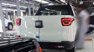 Foto - Fiat Toro Sudah Diproduksi, Berbasis Jeep Renegade