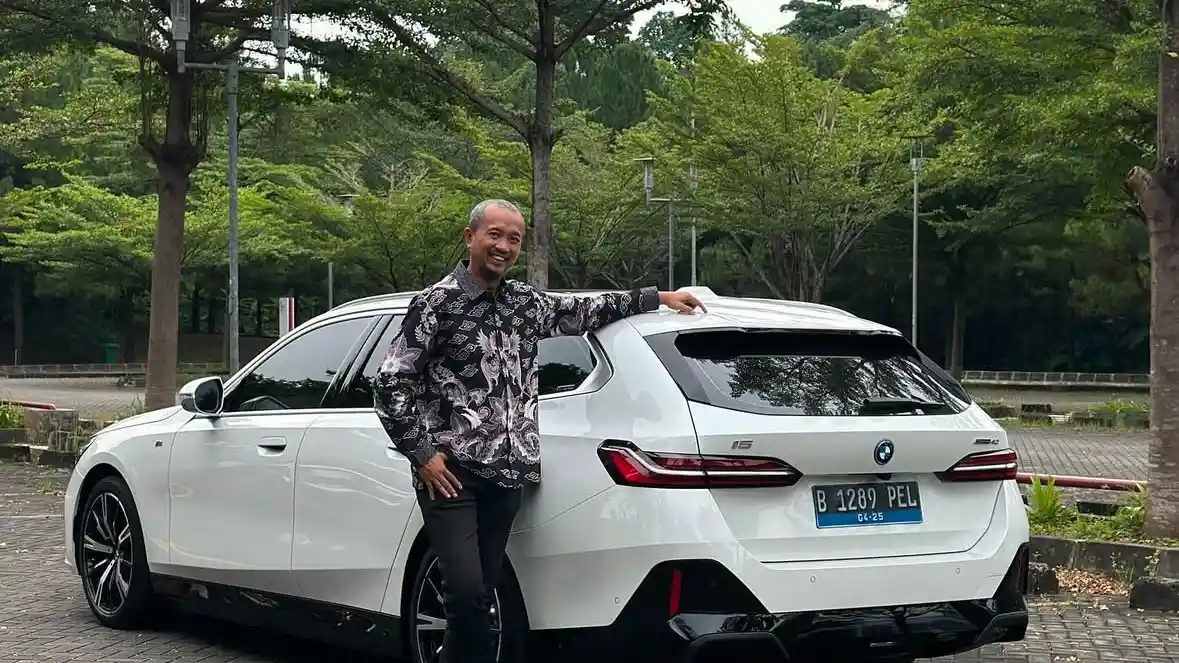Berita - Ini Alasan Fitra Eri Memilih BMW i5 eDrive40 Dalam Mudik In Style 2025