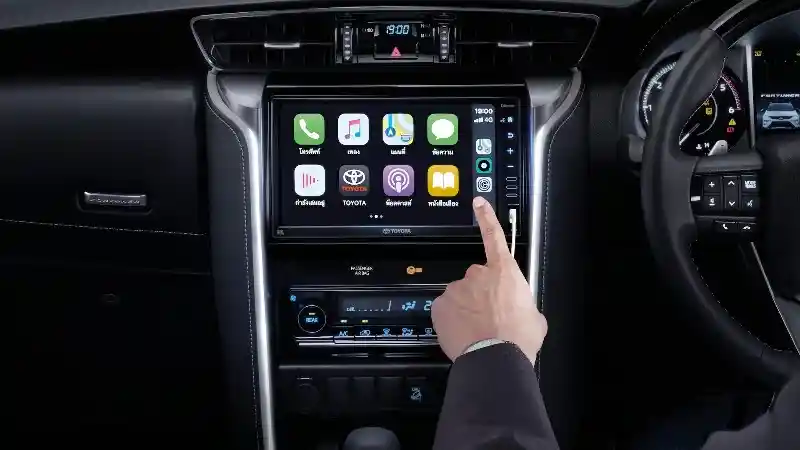 Foto - Lihat Lagi Fortuner Legender Berfitur Alphard (18 Foto)