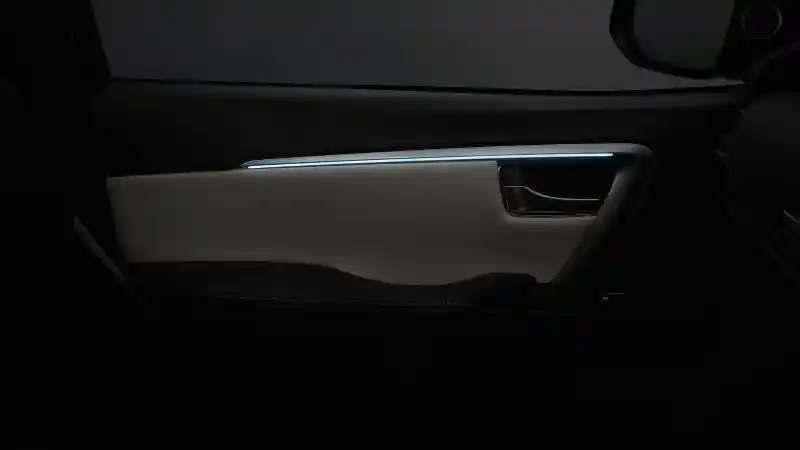 Foto - Lihat Lagi Fortuner Legender Berfitur Alphard (18 Foto)