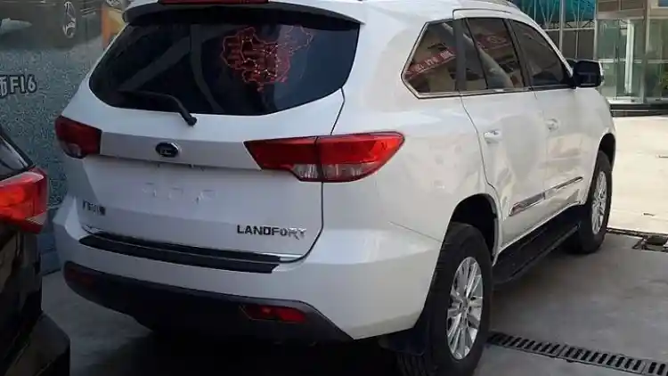 Foto - SPY SHOT: SUV Esemka Mirip Mobil Tiongkok di Jakarta