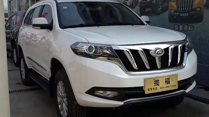 Foto - SPY SHOT: SUV Esemka Mirip Mobil Tiongkok di Jakarta