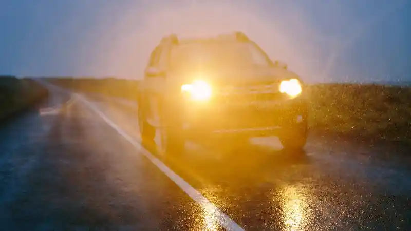 Tips - Jangan Salah, Begini Etika Penggunaan Lampu Jauh yang Direkomendasikan