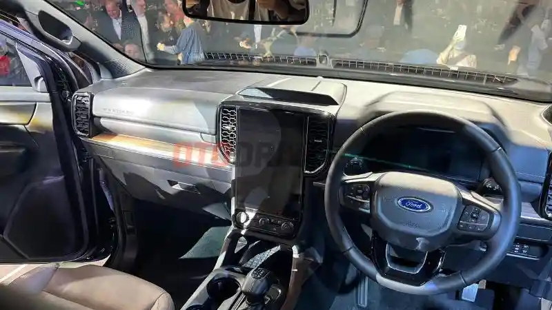 Foto - GALERI: Ford Everest Generasi Terbaru (24 FOTO)