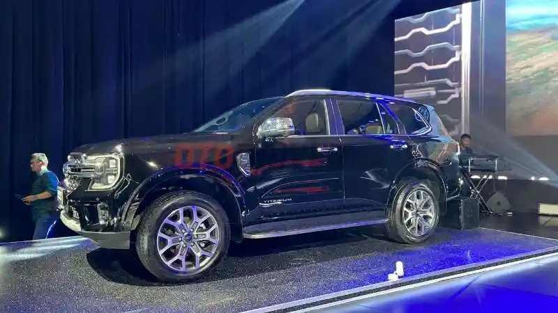 Foto - Mobil Berwarna Hitam Butuh Perawatan Ekstra Dibanding Kelir Lainnya