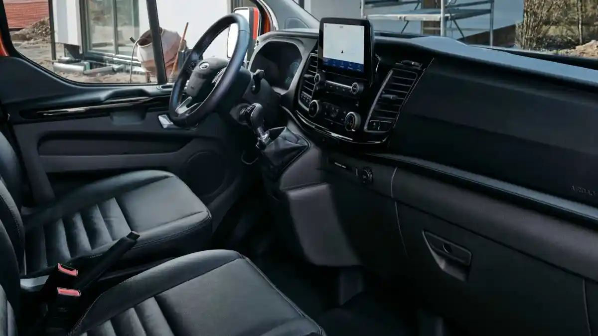 Foto - Ford Kenalkan Varian Transit Dengan Ciri Raptor 