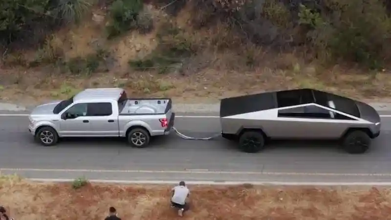 Berita - Kalah Adu Tarik Dengan Tesla, Ford Ajukan Laga Ulang