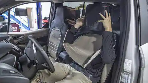 Foto - VIDEO: Reaksi Orang Melihat Mobil Tanpa Awak "Jalan Sendiri"