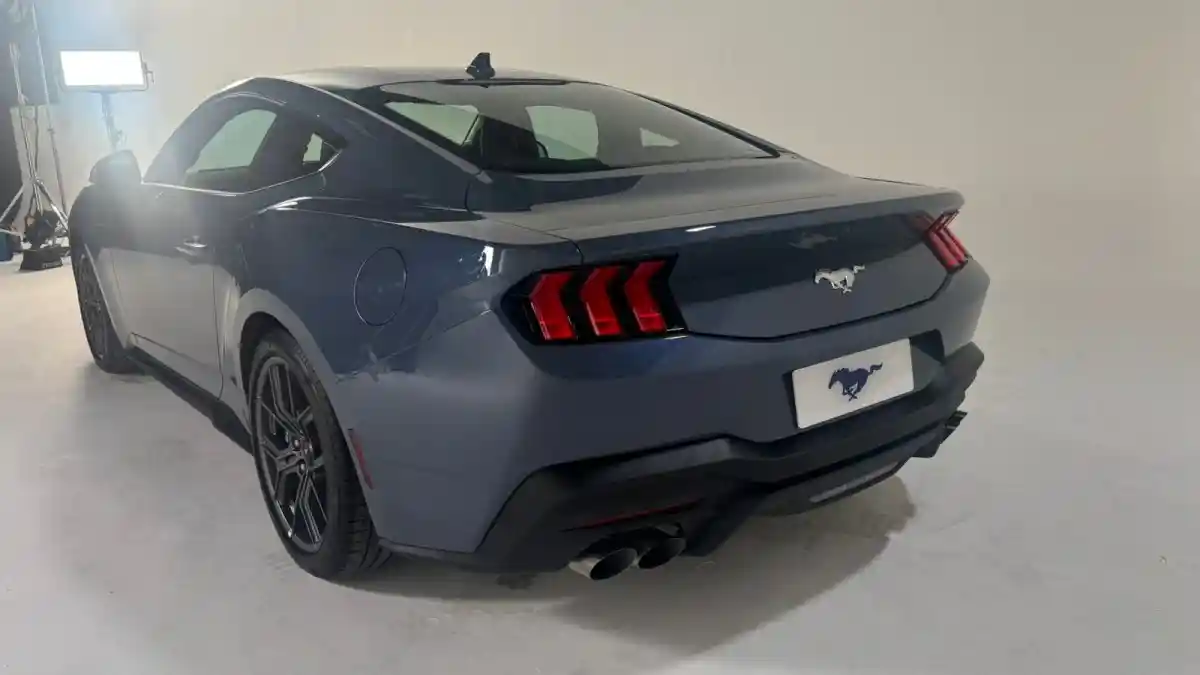Foto - Muscle Car Legendaris Ford Mustang Ecoboost Dijual Rp 1,964 Miliar