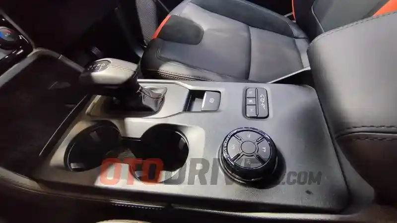 Foto - Ford Ranger Raptor V6 3.0L Resmi Masuk Indonesia, Sodorkan Pesona Mesin Bensin