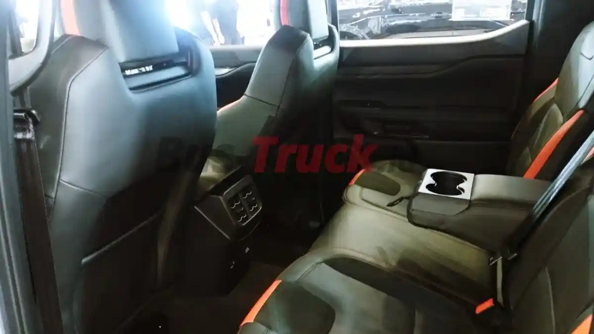 Foto - Mencoba Keganasan Ford Ranger Raptor 3.0 V6 Di Lintasan Offroad