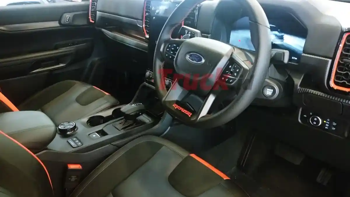 Foto - Mencoba Keganasan Ford Ranger Raptor 3.0 V6 Di Lintasan Offroad