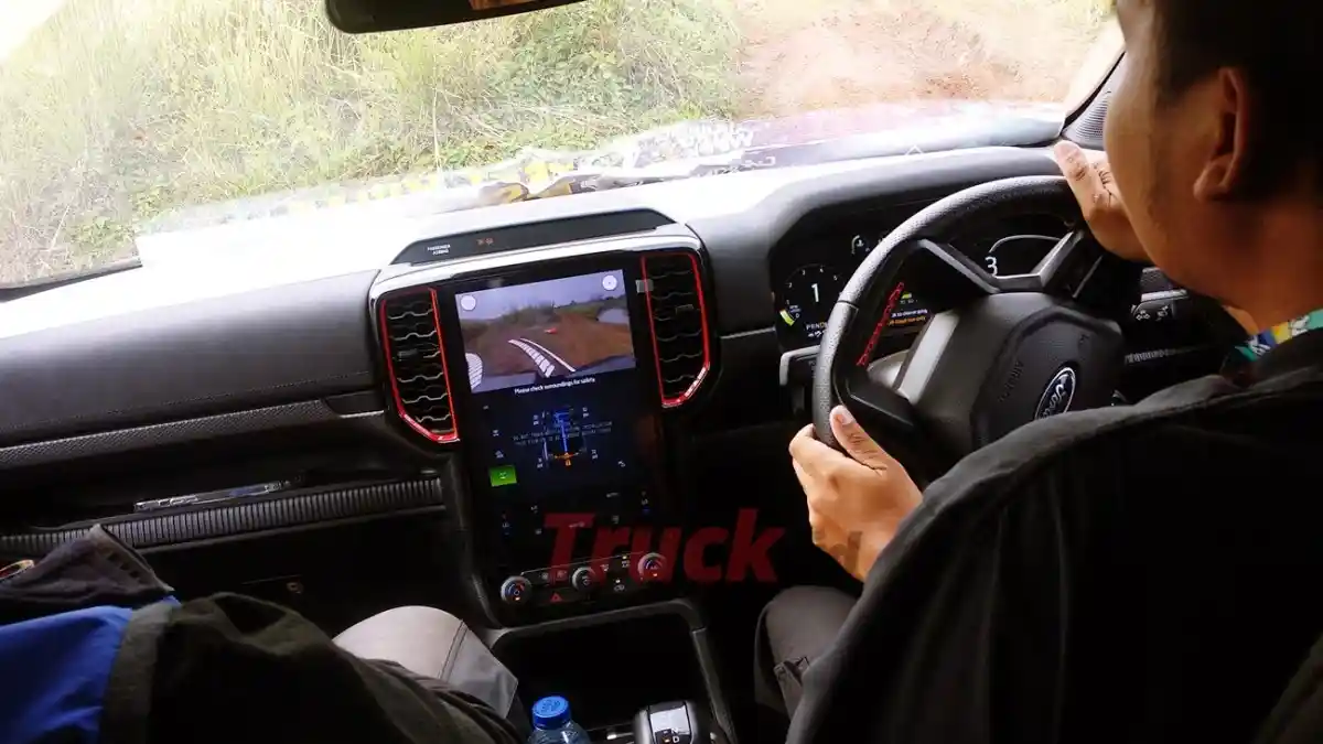 Foto - Mencoba Keganasan Ford Ranger Raptor 3.0 V6 Di Lintasan Offroad