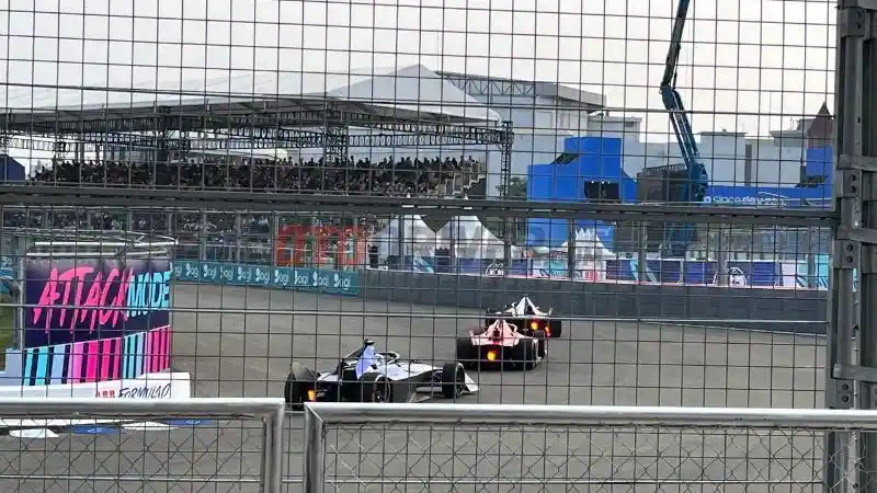 Foto - Pebalap Tag Heuer Porsche Ini Juarai ABB Formula E Jakarta Putaran 10