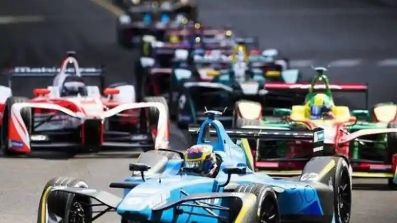 Foto - Formula E Jakarta Resmi Ditunda
