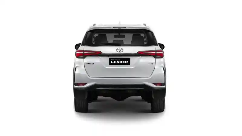 Foto - Toyota Fortuner Leader, Varian Paling Rendah Di Luncurkan Di Negeri Gajah Putih