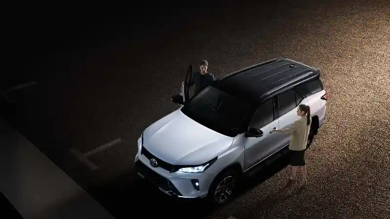 Foto - Lihat Lagi Fortuner Legender Berfitur Alphard (18 Foto)