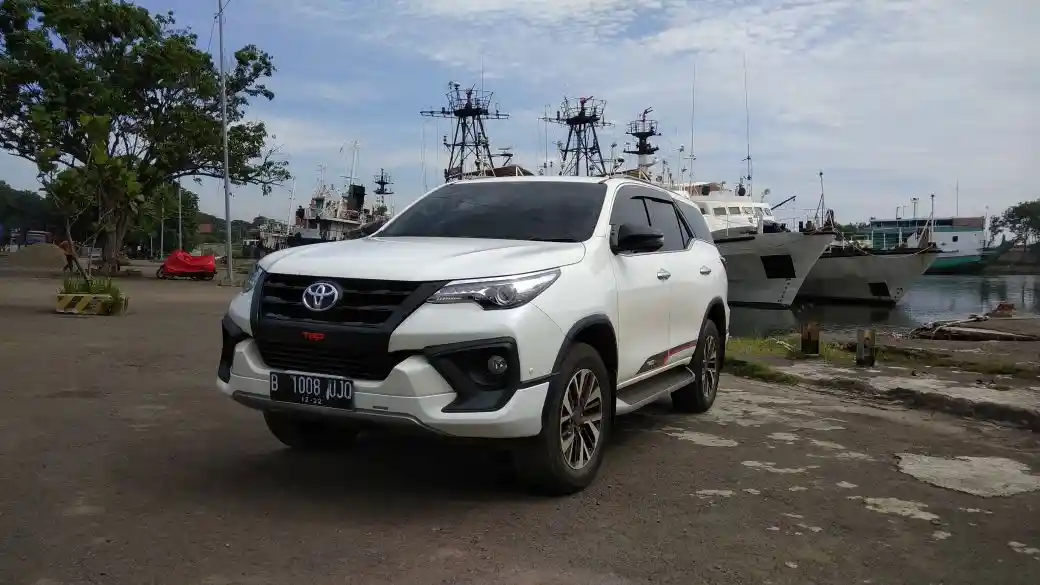 Foto - Setelah Pembebasan Pajak Mobil Baru, Harga Fortuner-Pajero Sport Setara Wuling Almaz