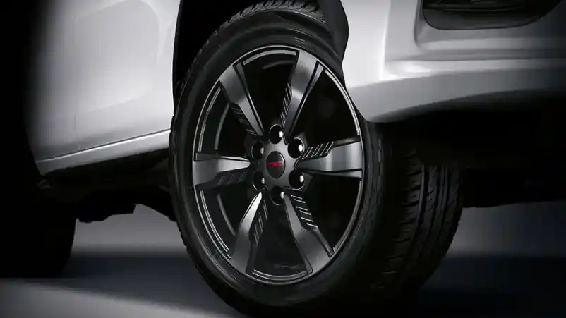 Foto - Toyota All New Fortuner TRD Sportivo Hadir di Thailand Dengan Kaki-Kaki Spesial