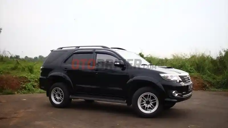Foto - Pantauan Harga Mobkas Toyota Fortuner VNT