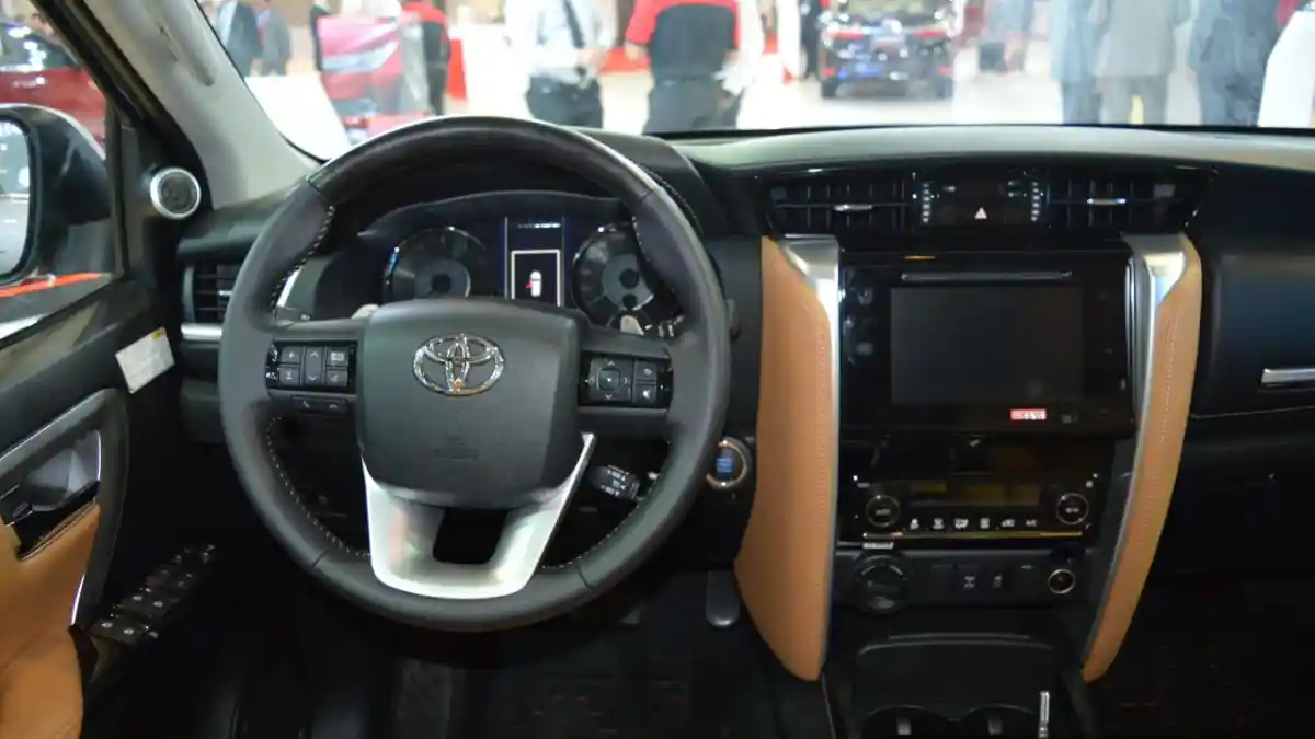 Foto - Begini Tampilan Toyota Fortuner TRD 4.000 CC V6 di Oman