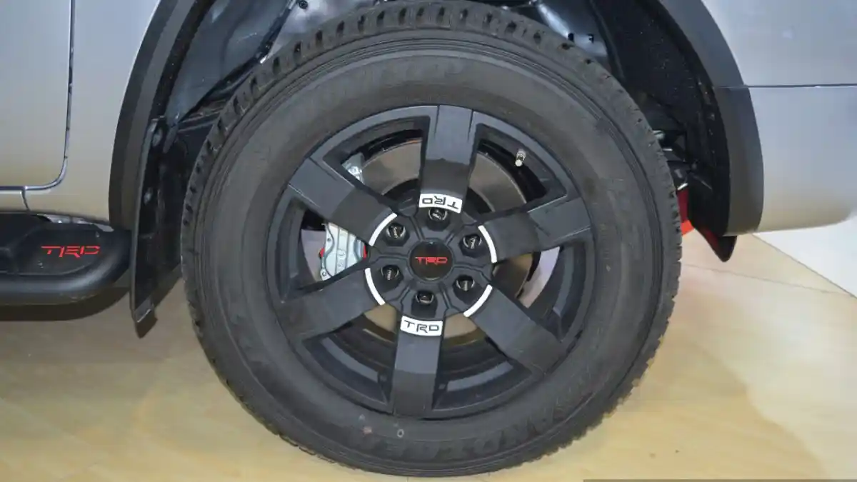 Foto - Begini Tampilan Toyota Fortuner TRD 4.000 CC V6 di Oman