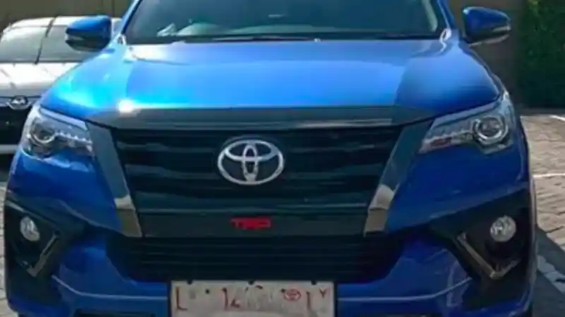 Foto - Toyota Fortuner Dapatkan Warna Baru?