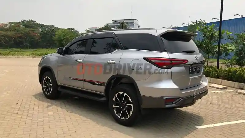 Foto - Toyota Fortuner VRZ Tipe Tertinggi Dihargai Rp 700 Jutaan, Tapi Bisa Diangsur Mulai Rp 13 Juta