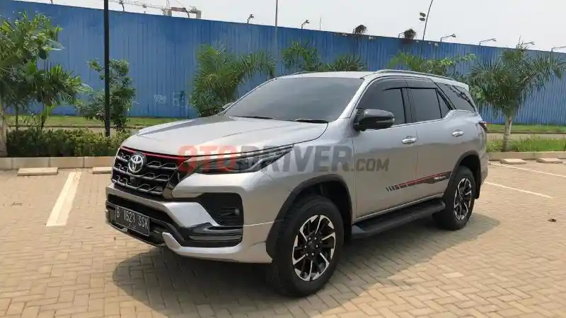Foto - Persaingan SUV Ladder Frame di Indonesia, Pajero Sport Rajanya Disusul Fortuner
