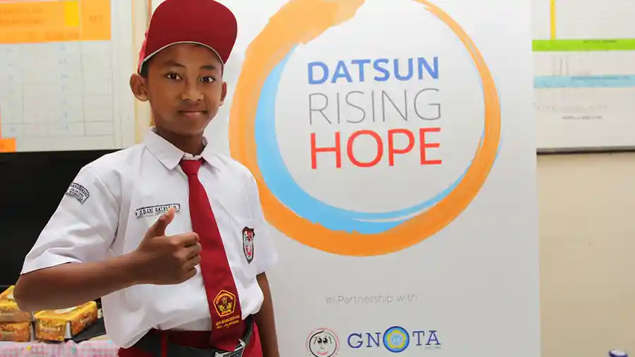 Foto - Datsun Rising Hope 2 Mulai renovasi Lapangan Olahraga Dan Taman Bacaan Di jawa Barat