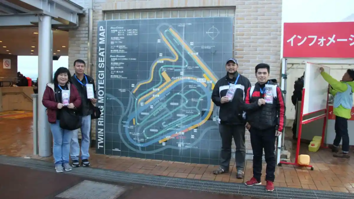 Foto - Dua Konsumen Pelumas Shell Bernasib Mujur Diganjar Hadiah Seru