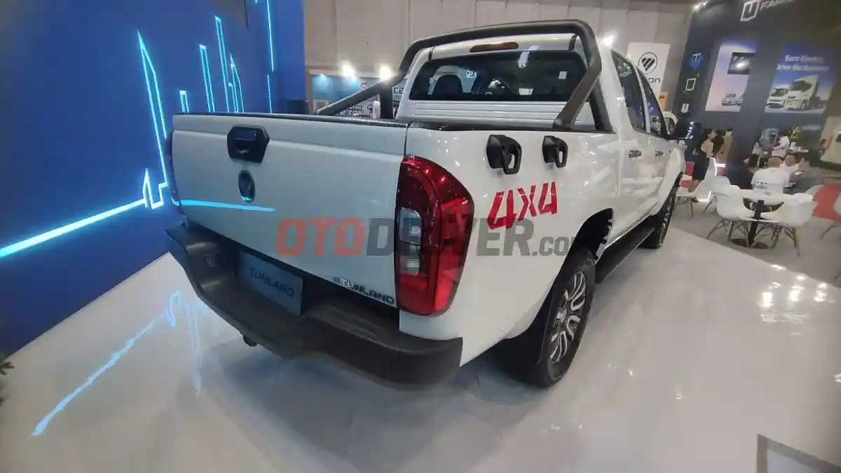 Foto - Komparasi Spesifikasi JAC Trekker T90 EV vs Foton e Tunland