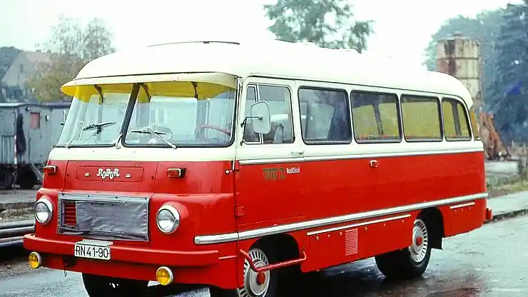 Foto - Pernah Dengar Truk dan Bus Robur?