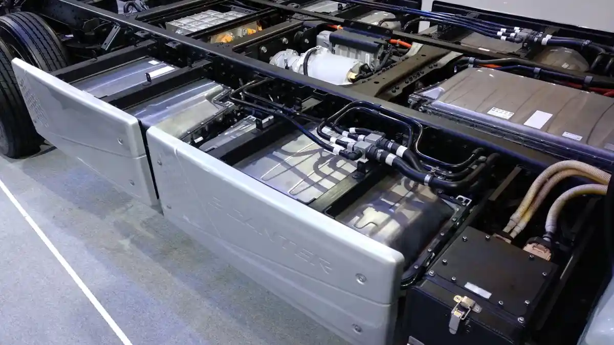 Foto - Fuso eCanter: Tinggal Gas dan Rem 