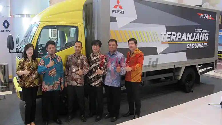 Berita - GIIAS Surabaya : Colt Diesel Terpanjang di Dunia Sambangi Arek Suroboyo