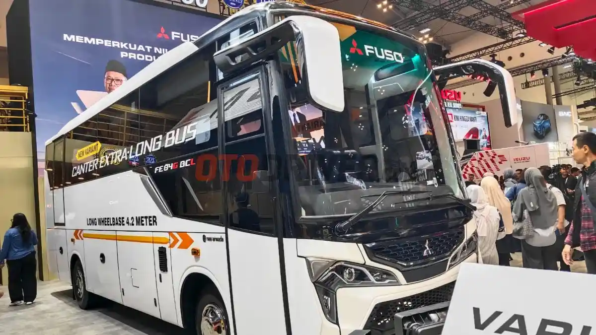 Foto - Fuso Canter Extra Long Bus FE 84G BCL, Bidik Peluang Besar Industri Pariwisata