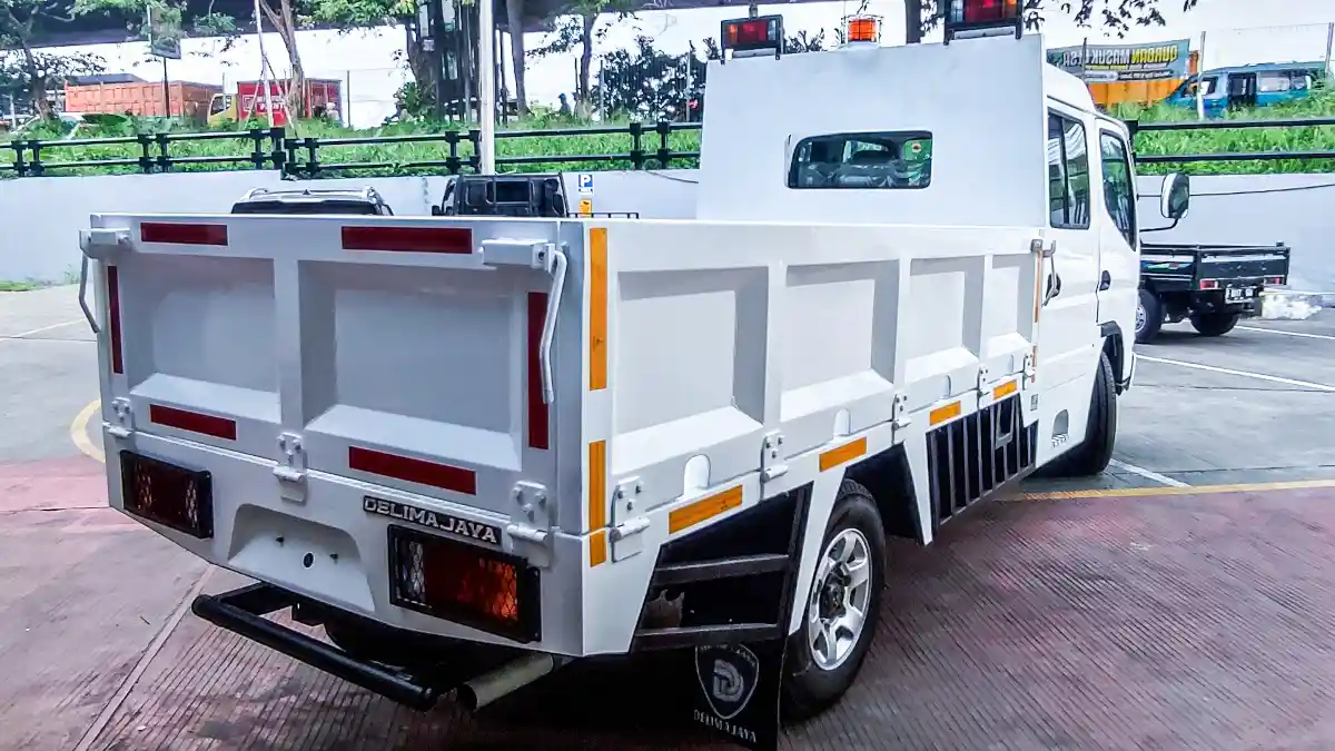 Foto - Mitsubishi Fuso Double Cabin Asli Bogor Tawarkan Fungsionalitas Ekstra
