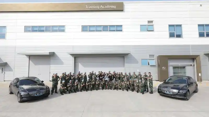 Foto - Paspampres Dilatih Gunakan Mobil Listrik Hyundai