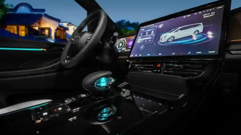 Foto - Ini Dia Kembaran Lexus LM Asal Tiongkok