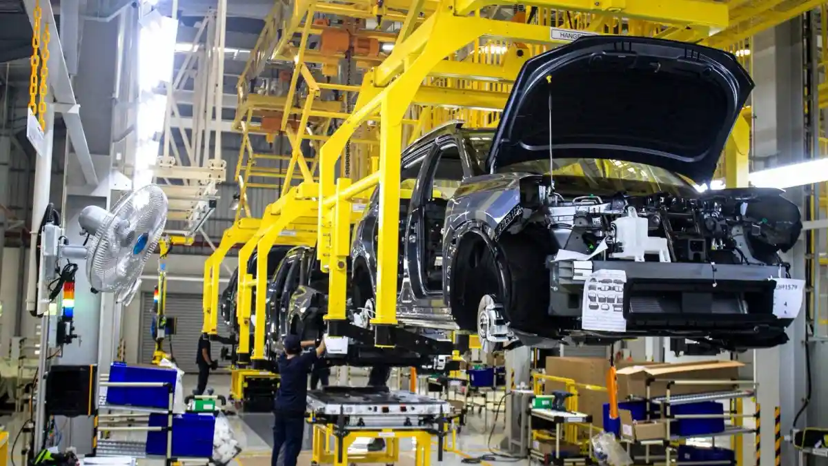 Foto - Melihat Langsung GAC E9 PHEV Diproduksi Di Dalam Negeri, Lawan Denza Dan Alphard