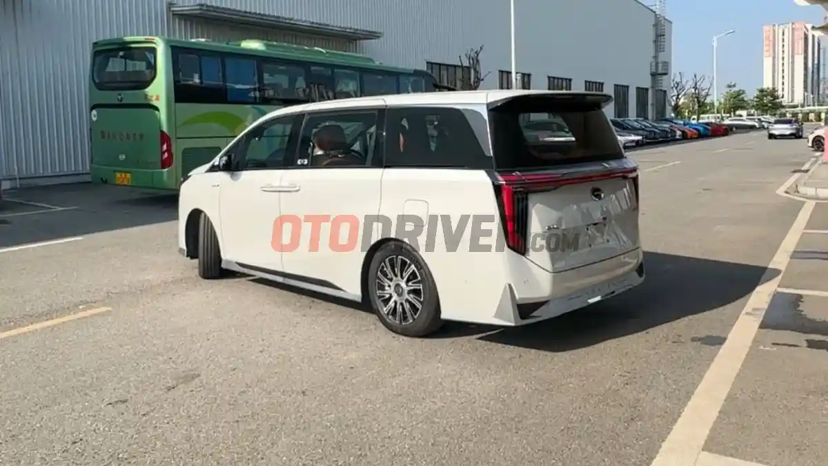 Foto - Melihat Langsung GAC E9 PHEV Diproduksi Di Dalam Negeri, Lawan Denza Dan Alphard