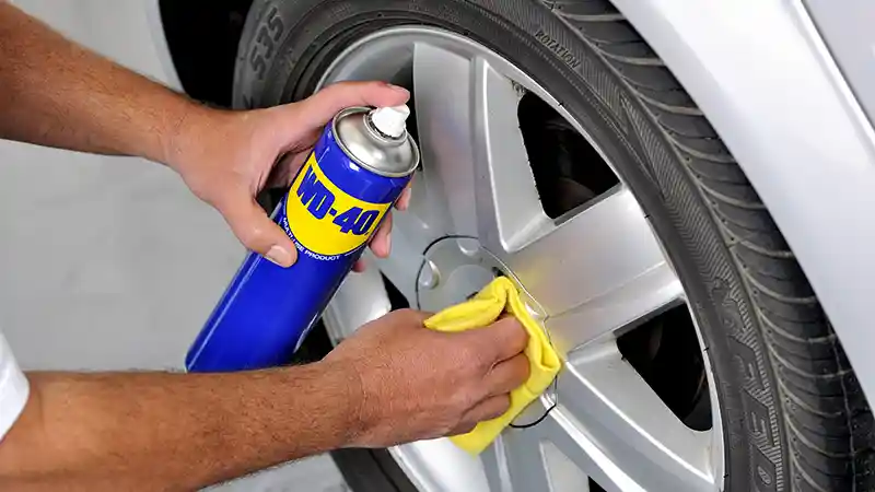 Foto - Jangan Semprot Cairan Penetran Ke Area Berikut Ini!