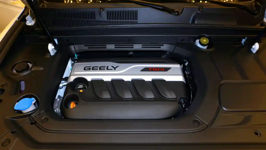 Foto - Geely Resmi Menjadi Pemilik Saham Mercedes-Benz