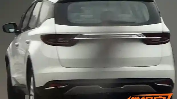 Foto - Ada Lagi Potensi Musuh Baru Kijang Innova. Dari Kubu Proton!