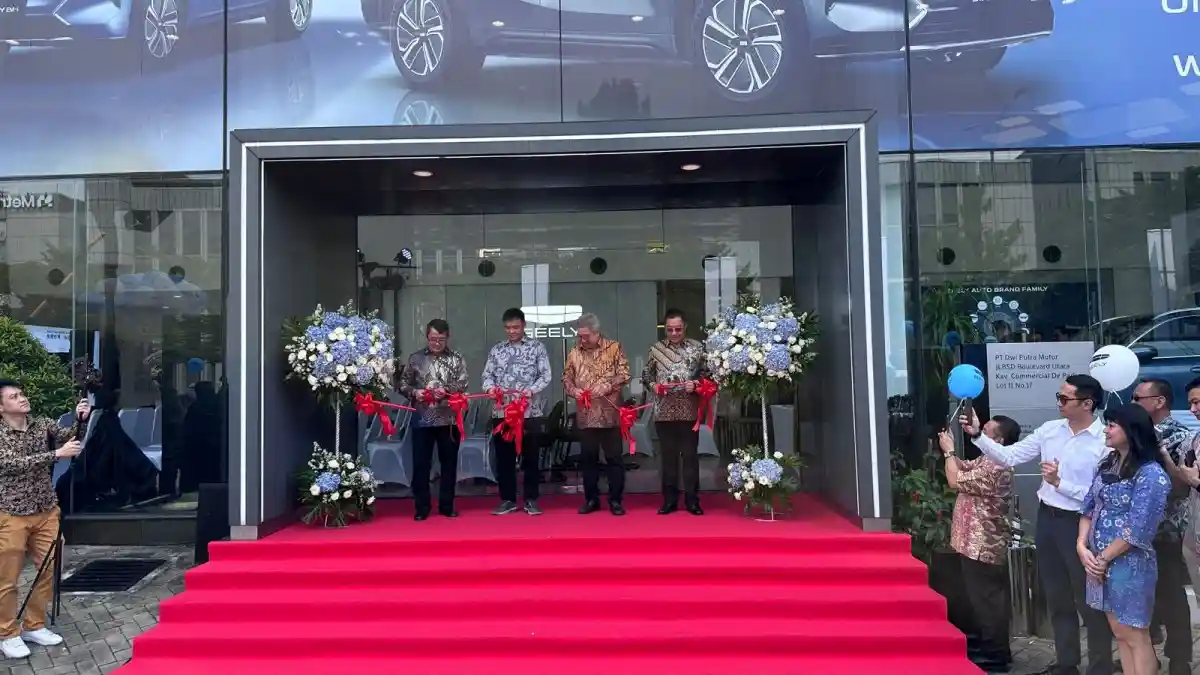 Foto - Geely Resmikan Dua Dealer Sekaligus, Tangsel Dan Jakbar