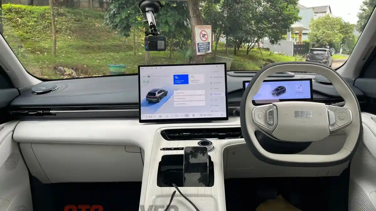 Foto - FIRST DRIVE: Geely EX5