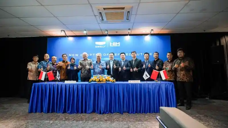 Foto - Setelah Resmi Mengaspal, Geely Bakal Rakit Mobilnya Di Indonesia