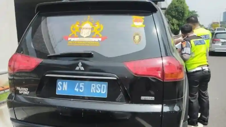 Berita - Pajero Sport Pakai Plat Nomor Sunda Empire. Ini Hukumannya