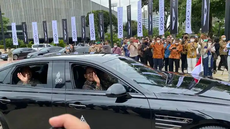 Foto - 393 Unit Hyundai Ioniq 5 dan Genesis G80 Resmi Diserahkan Untuk G20